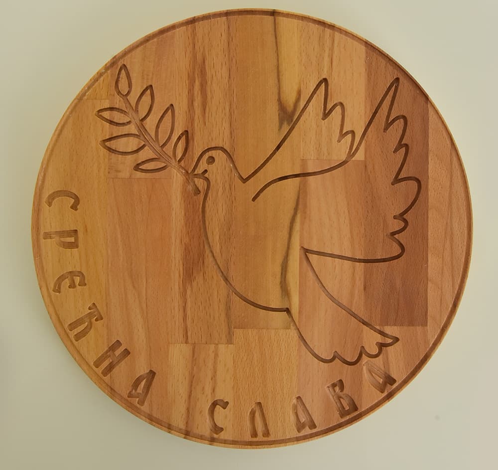 Okrugla daska za sečenje sa golubom od drveta bukve, prečnik 28cm