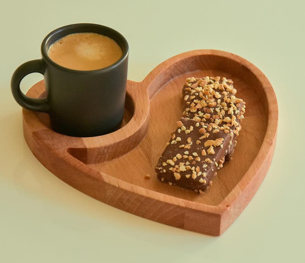 Daska u obliku srca za jednu šolju