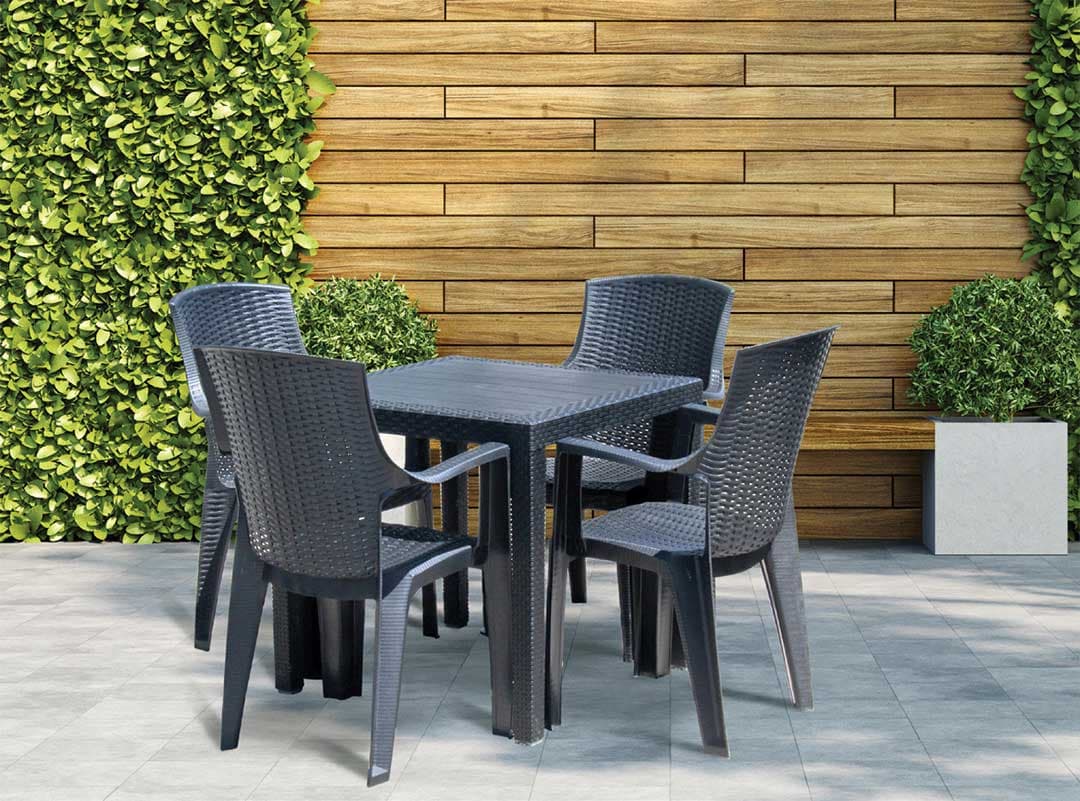 Baštenska Garnitura sa Ratan Teksturom - 4 Stolice i Sto