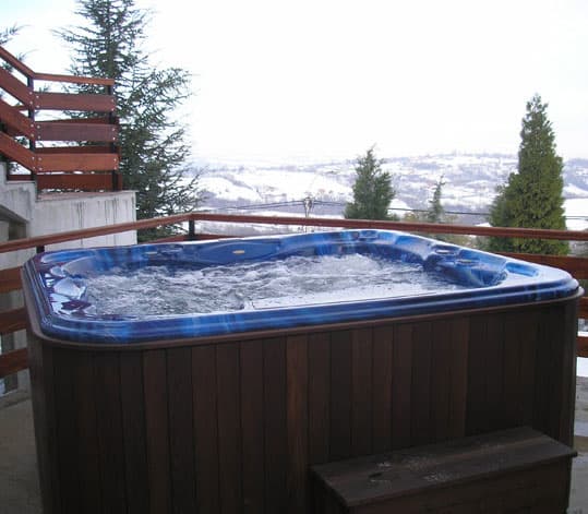 Masažni SPA bazen Capri Lucite International akril u boji