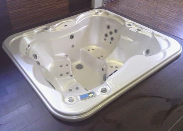 Masažni SPA bazen Capri Altuglas beli akril