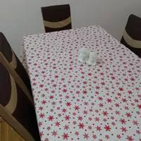 Kliknite za detalje - Dekorativni novogodišnji stolnjak Red Alaska 180x130cm