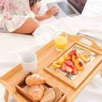 Sklopivi poslužavnik za krevet