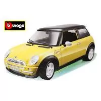 Kliknite za detalje - Bburago maketa automobila Mini Cooper Kit 1:24 BU25078