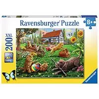 Kliknite za detalje - Ravensburger puzzle XXL - Životinje - Playing in the Yard 200 delova RA12828