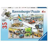Kliknite za detalje - Ravensburger puzzle Dečije puzle - 35 - Busy Airport  35 delova RA08603
