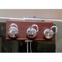 Kliknite za detalje - Vešalica za staklo sa tri kuke na tikovini