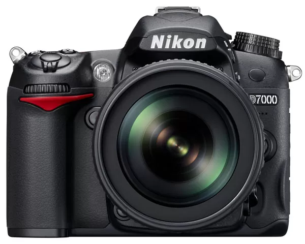 Nikon SLR fotoaparat D7000 + objektiv 16-85VR - Inspirativni SLR fotoaparat DX-formata sa izuzetno laganim kućištem, moćnim CMOS senzorom slike od 16,2 megapiksela, EXPEED 2, proširivim opsegom ISO osetljivosti od 100 do 6400, dva otvora za SD memorijsku karticu, sistemom automatskog fokusiranja sa 39  - Slika