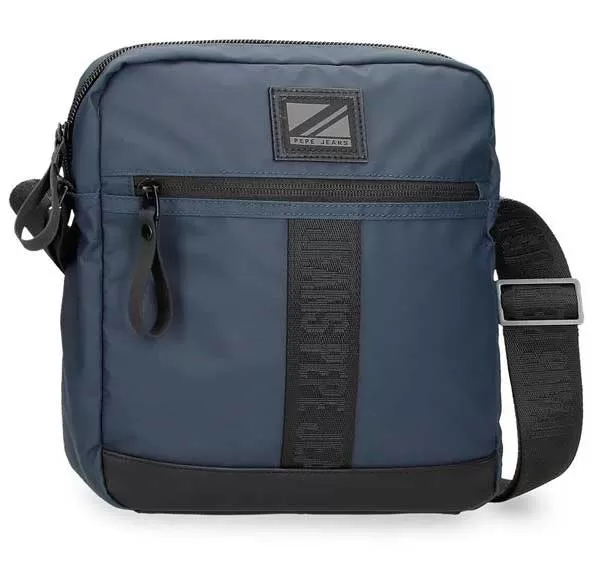 Torbica 27cm sa pregradom za tablet Pepe Jeans Hoxton blue 73456 - Muška torbica Pepe Jeans Hoxton od 27cm je elegantna, klasična, urbana - savršena za ljubitelje diskretnijeg stila. Pritom, ima dovoljno mesta da dobro rasporediti neophodne lične stvari. - Slika