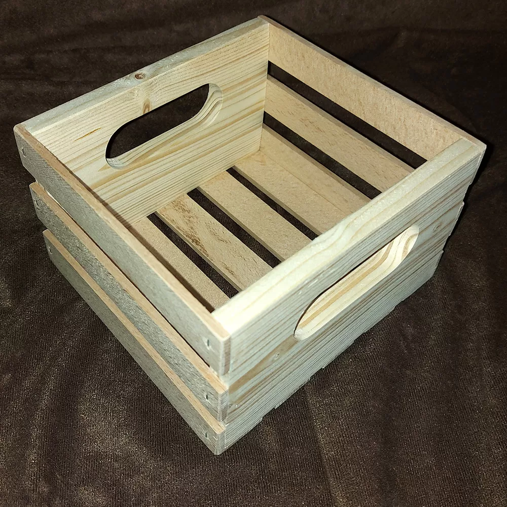 Ulmus Drvena korpa za hleb 15x16cm - Ovaj funkcionalni i dekorativni drveni sanduk namenjen je za posluživanje hleba, kajzerica i drugih peciva na trpezi. Takođe se može koristiti za različite Uradi Sam projekte zavisno od vaše kretivnosti. - Slika