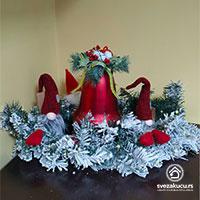 Kliknite za detalje - Novogodišnja scena sa vilenjacima, girlandom koja svetli i božićnim zvonom