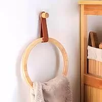 Kliknite za detalje - Okrugli Samolepljivi Nosač Za Peškire Bambus i Eko Koža - Montaža Bez Bušenja Braon Kliknite za detalje - Okrugli Samolepljivi Nosač Za Peškire Bambus i Eko Koža - Montaža Bez Bušenja Braon