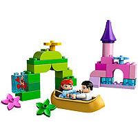 Kliknite za detalje - LEGO® DUPLO® Disney Arijel i princ Erik u čamcu LE10516