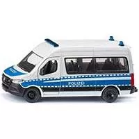 SIKU Automobilčić Kombi Mercedes-Benz Sprinter Federalna policija 2305 SIKU Automobilčić Kombi Mercedes-Benz Sprinter Federalna policija 2305 - SIKU igračka automobilčić za decu kombi Mercedes-Benz Sprinter Federalna policija je verni prikaz realnog vozila. Ovo vozilo Nemačke federalne policije ima okretne točkove, sedišta za putnike i sva vrata se otvaraju.