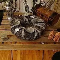 Kliknite za detalje - Venac Sa Svećnjacima i Zvezdama - Prečnik 30 cm - Novogodišnji Ukras Kliknite za detalje - Venac Sa Svećnjacima i Zvezdama - Prečnik 30 cm - Novogodišnji Ukras